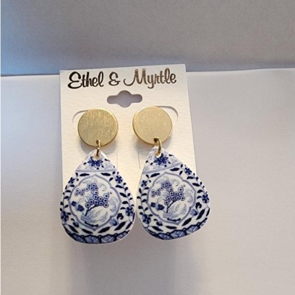 💙NWT Ethel & Myrtle adorable blue Danube inspired drop earrings!!!💙